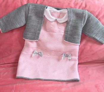 Ensemble robe en maille chaude rose + gilet gris