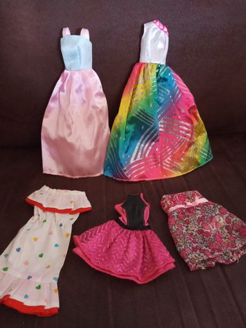 Lot de 5 ravissantes Robes pour poupées Barbie