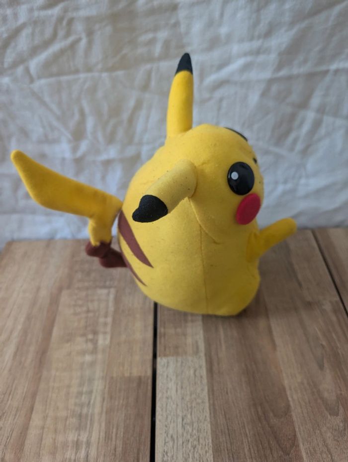Peluche Pikachu - photo numéro 4