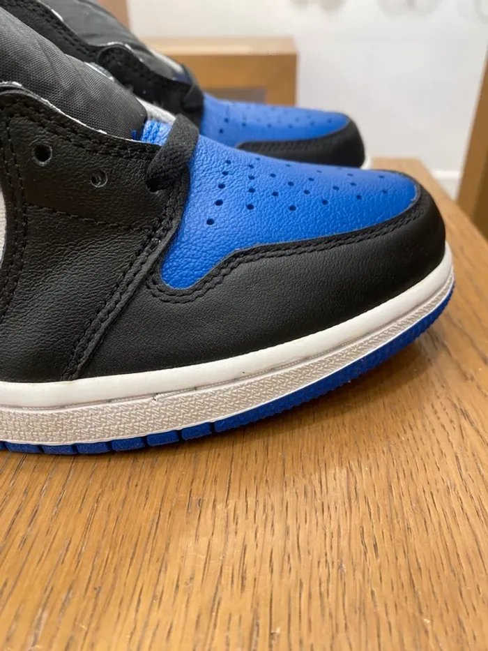 Jordan 1 rétro high og Royal Toe - 43eu - neuf - photo numéro 5