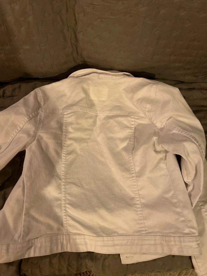 Veste en jeans blanche. - photo numéro 4