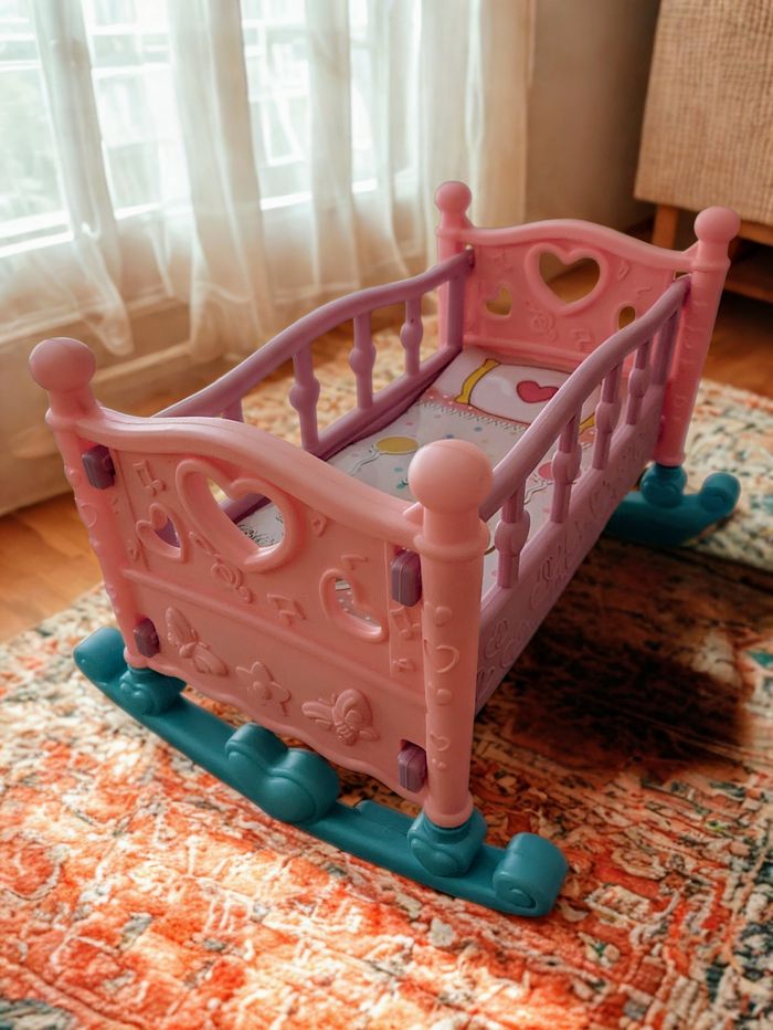 Berceau / lit pour poupée – Très bon état - photo numéro 2
