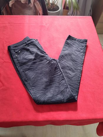 Tres joli pantalon voodoo