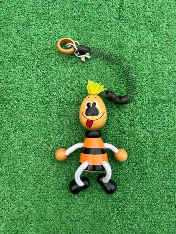 Personnage ressort en bois à suspendre