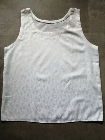 Débardeur blanc avec dessins satin Fait par une couturière