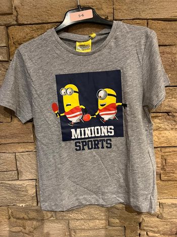 T-shirt les minions 5 ans neuf avec étiquette