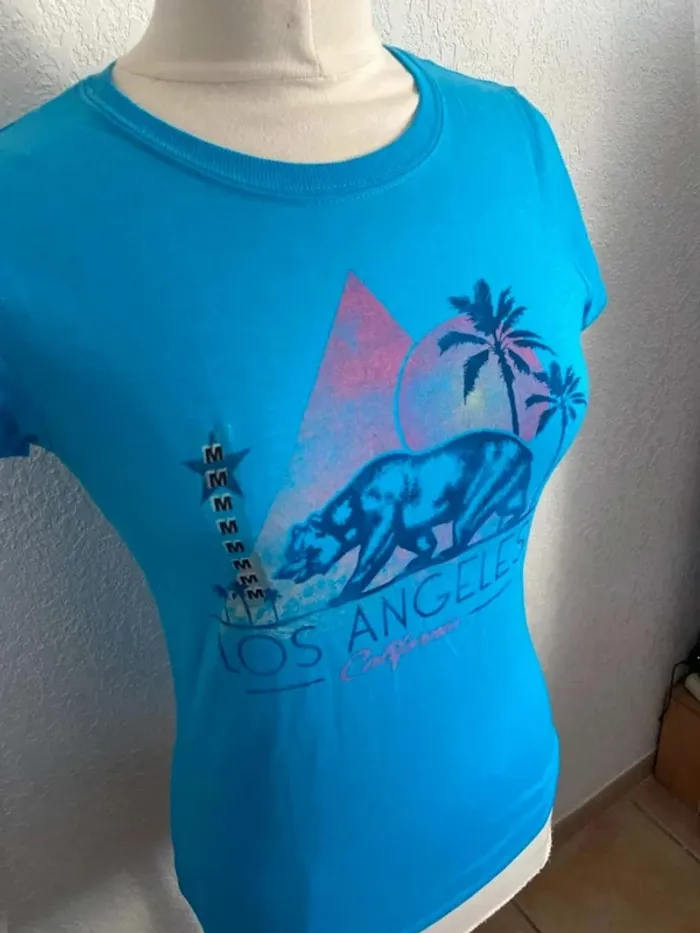 T-shirt neuf  T38 - photo numéro 4