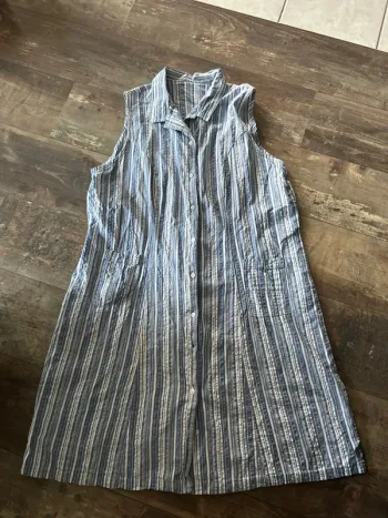 Robe bleue rayée sans manche