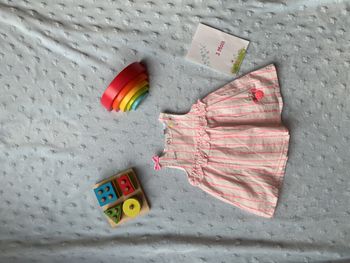 robe sans manches blanche rayée rose disney minnie 3 mois ouverture totale au dos