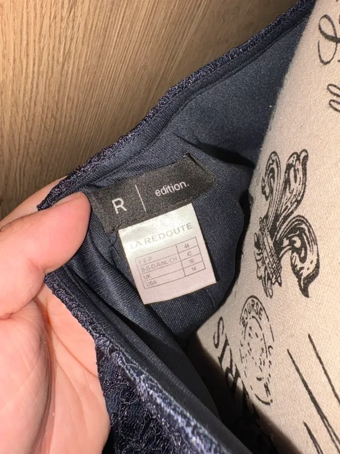 Robe dentelle bleue nuit taille 44 - photo numéro 6