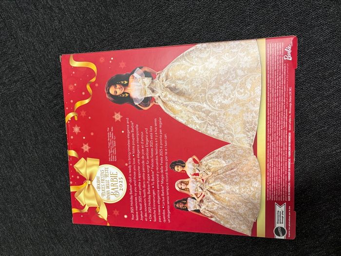 Barbie holiday joyeux Noël  2025 neuve - photo numéro 3