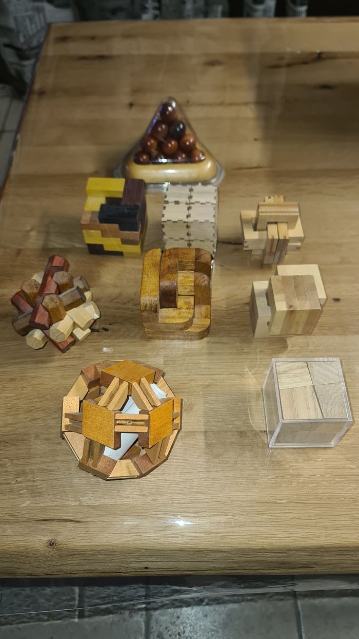 Neufs et comme neufs Lot de 9 casses têtes en bois divers