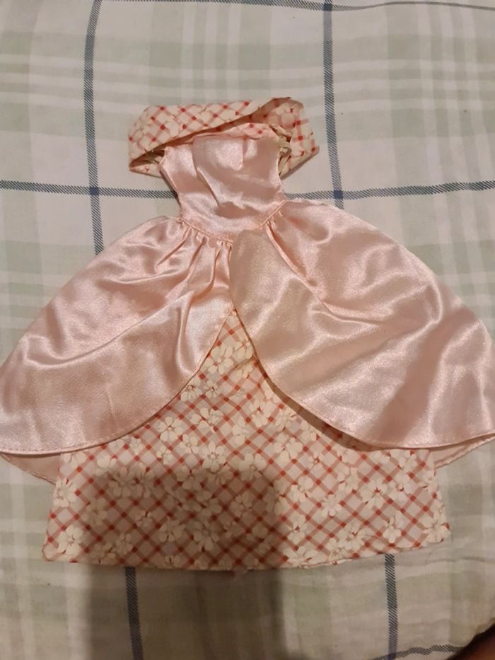 Barbie robe rose vintage