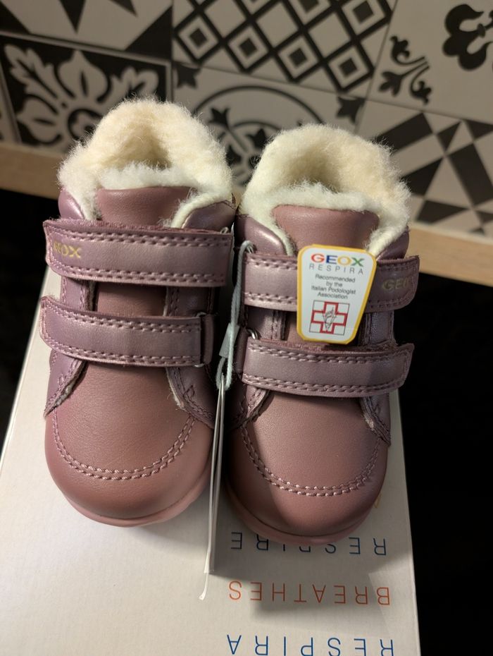 Chaussures fille. Taille 21. Neuf. Geox. Chaudes, conseillé par les podologues - photo numéro 10