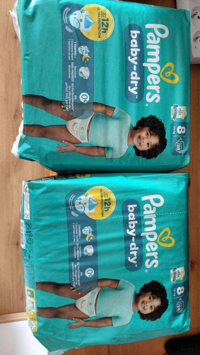 Lot de deux paquets de couches Pampers taille 8