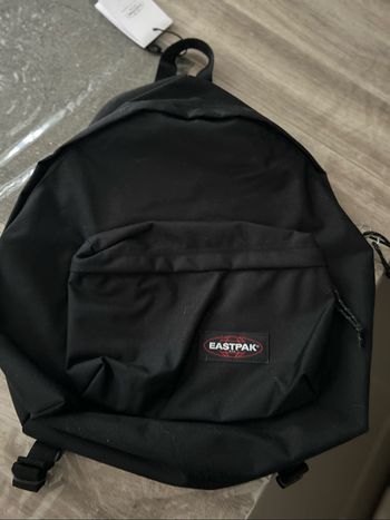 Sac à dos eastpak noir tout neuf