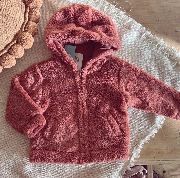 Veste / Gilet à capuche vieux rose 18 mois