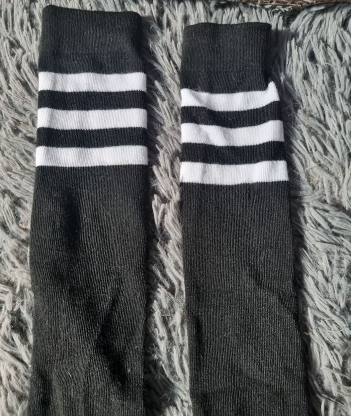 Une paire chaussette haute style Mercredi Addams 35-38 - photo numéro 2