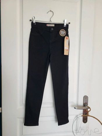 Pull on legging ou jean léger levi's neuf 8 ans