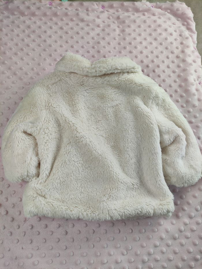 Manteau tout doux Kiabi taille 6 mois - photo numéro 5