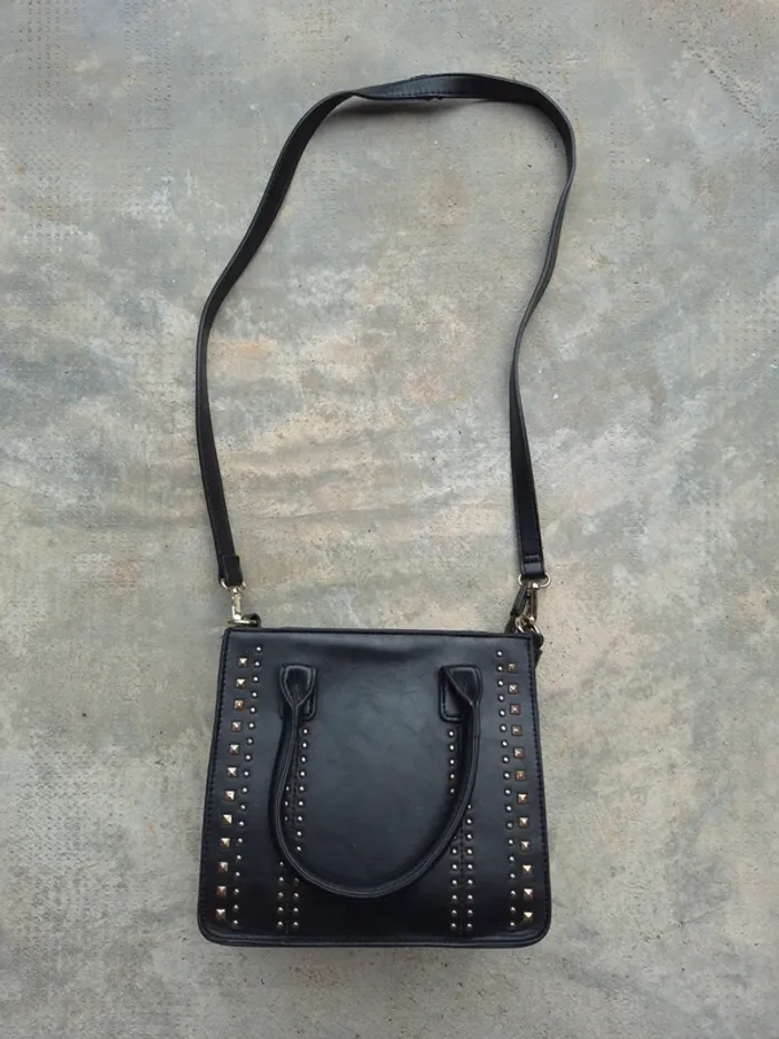 Sac à main carré avec bandoulière noir