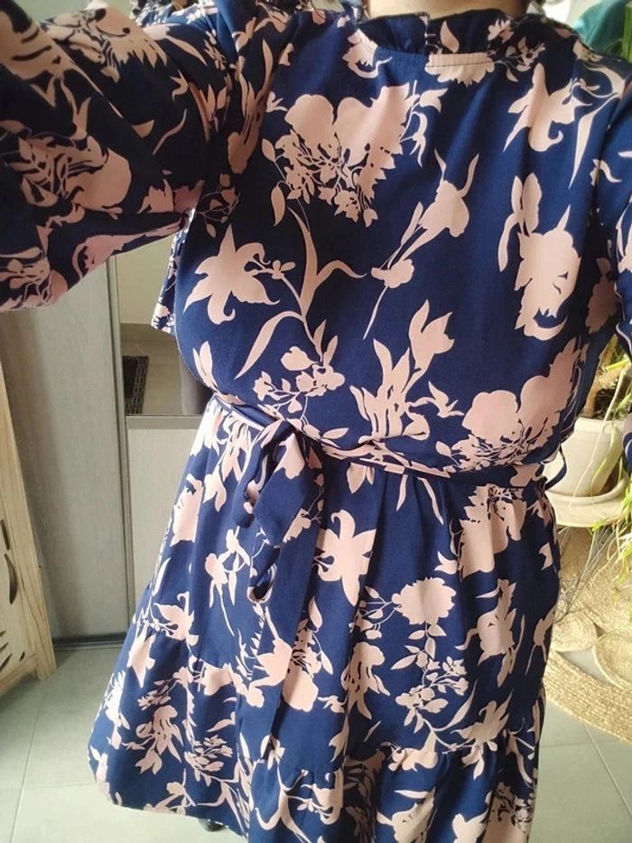 🌸 Robe Fleurie à Manches Longues – Taille 38 M – Boutique Indépendante 🌸 - photo numéro 3