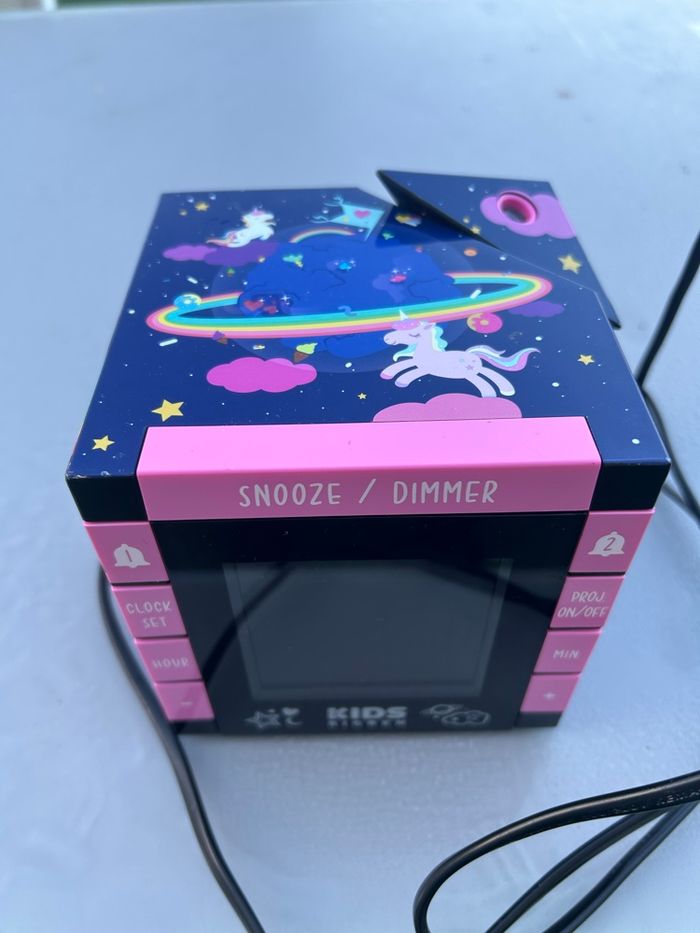 Réveil avec projection mural