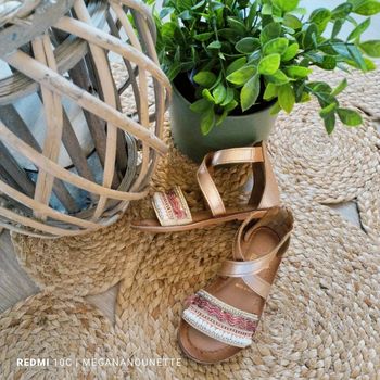 👣 Sandales Dorées en Cuir – Pointure 25 – Gémo
