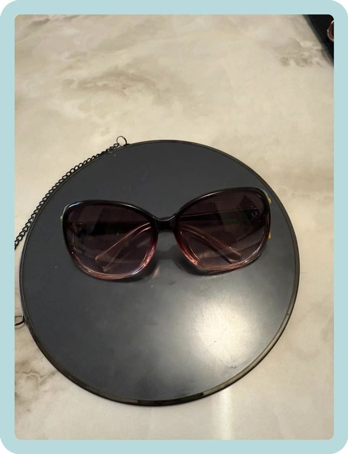 Lunette de soleil rose/violette