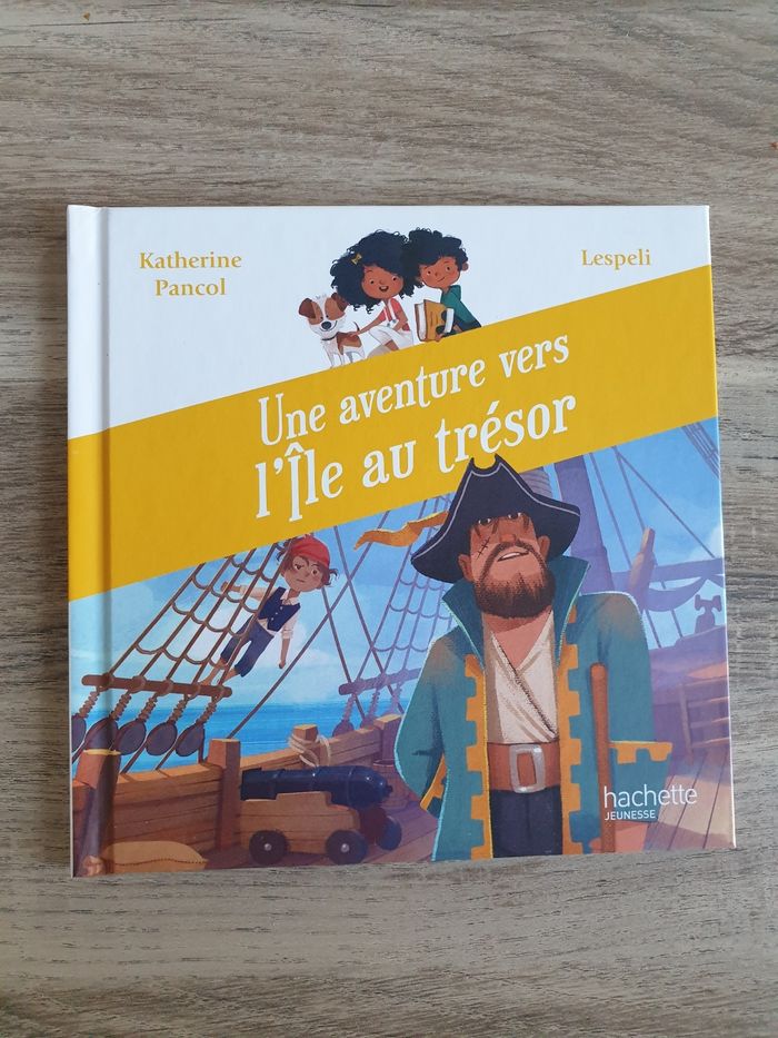livre " Une aventure vers l'île au trésor "