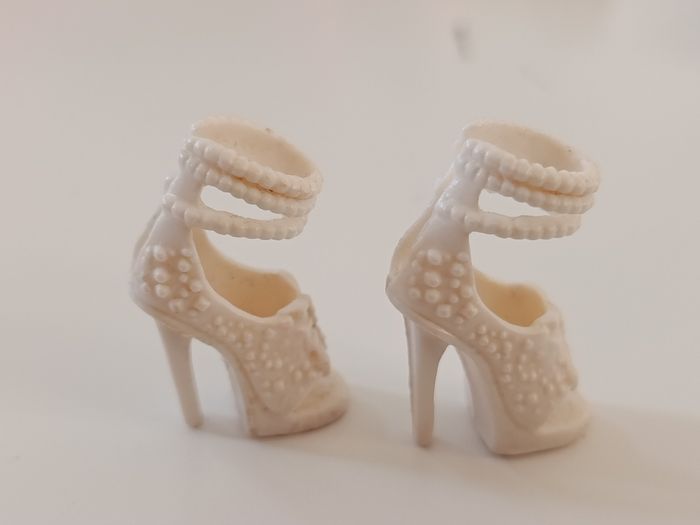 Paire de chaussures Barbie mariée - photo numéro 5
