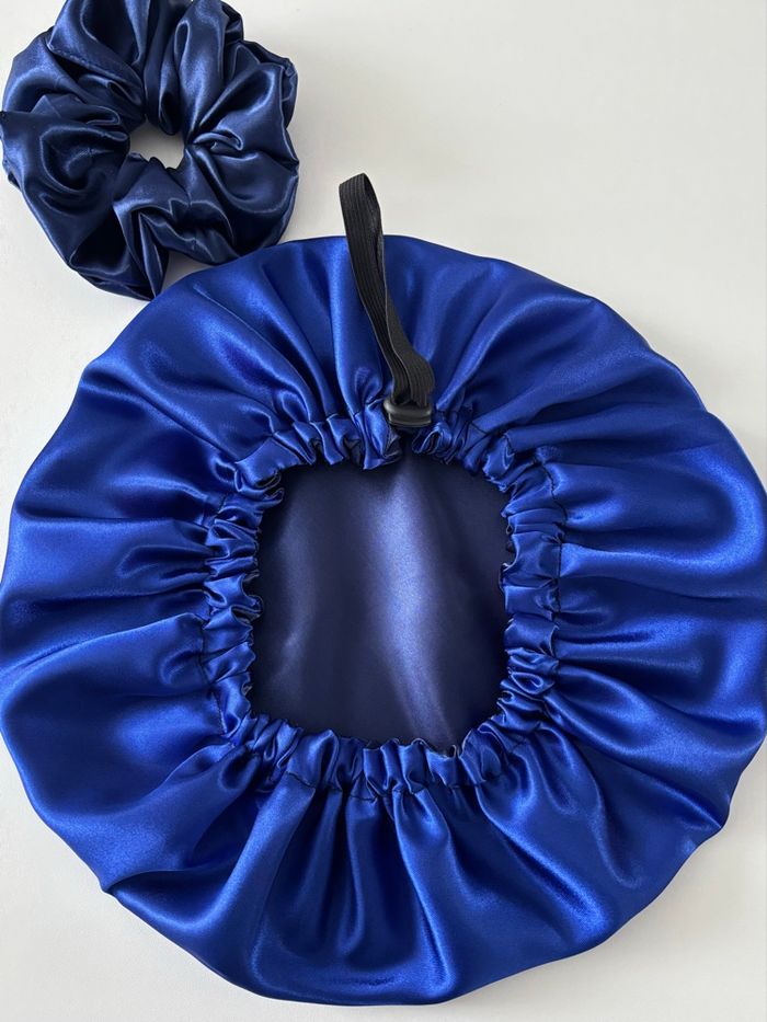 Bonnet de nuit en satin double face avec chouchou. - photo numéro 1