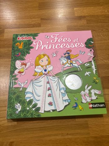 Beau livre album Kididoc Fées et princesses