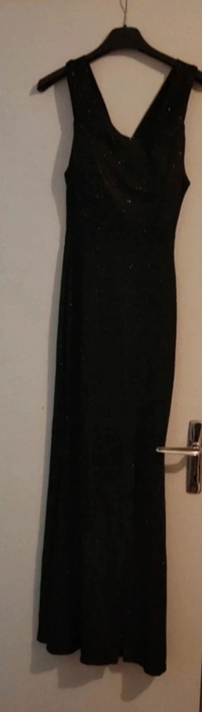 Robe de soirée fendue à paillettes - photo numéro 4