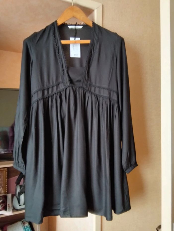 robe noire. Plissée devant marque camaïeu. Taille xs.