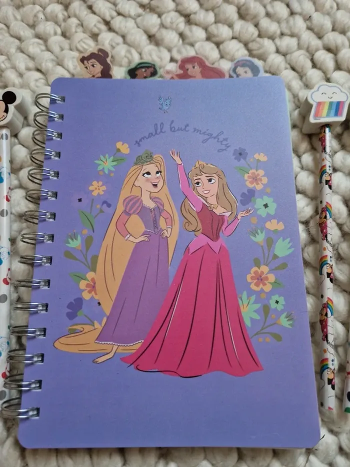 Lot 6 crayons à papier et Carnet Disney neufs - photo numéro 2