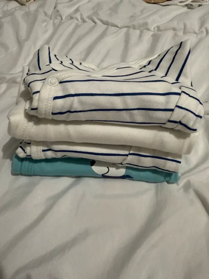 bodies bébé lot 4 Taille 1 mois Neuf, jamais porté