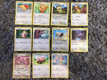 Cartes Pokémon base coloris gris clair
