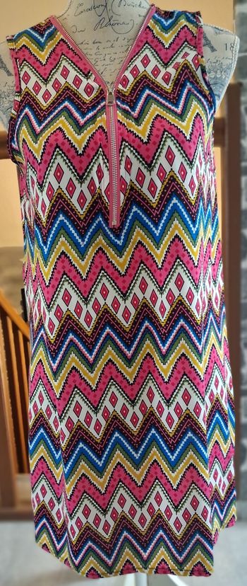 Mini robe fluide multicolore avec le col zippé