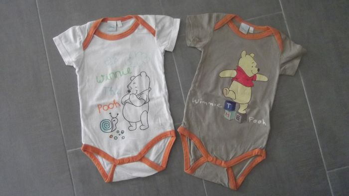 Lot 2 bodies MC Winnie bébé 12 mois