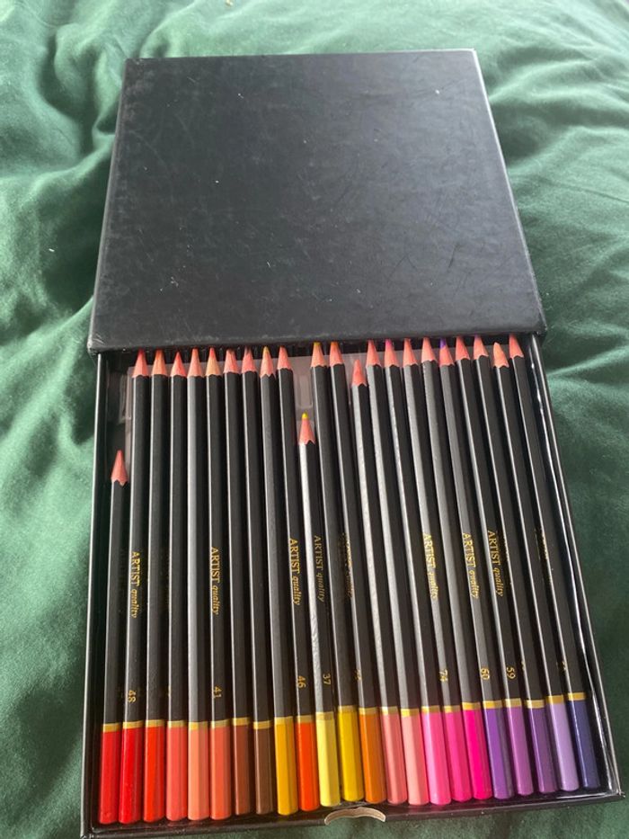 Boîte crayons de couleurs