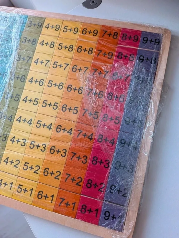 Puzzle addition chiffres multicolores en bois - photo numéro 2