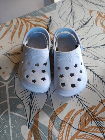 Chaussures types Crocs taille 22