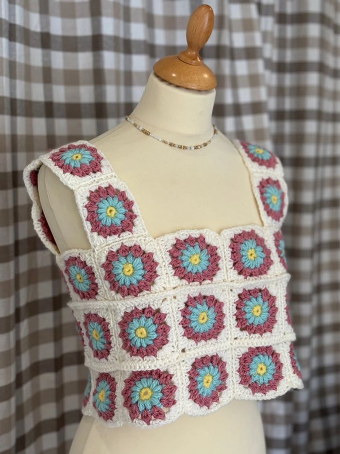 Haut carré granny fleurs