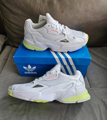 Adidas falcon w