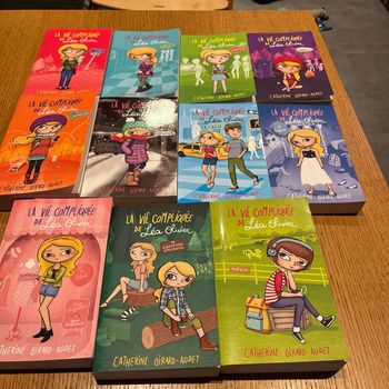 Lot 11 livres «  La vie Compliquée de Léa Olivier »
