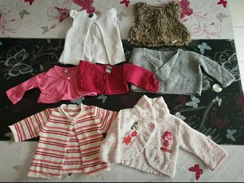 N°32 Lot de Vestes Fille (3 mois)