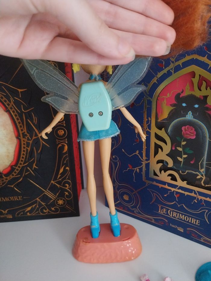 Poupée Bloom Flutter Magic Winx Club 2006 Rainbow Mattel Très rare avec socle - photo numéro 7