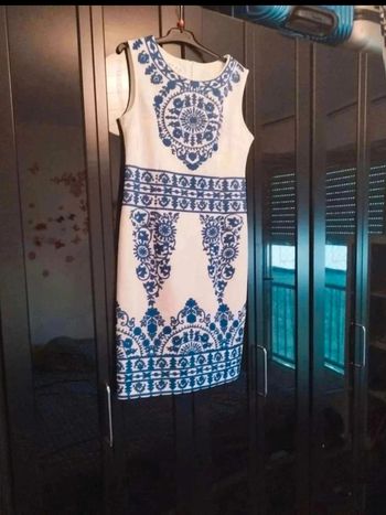 Jolie  petite  Robe mi  longue ,  sans manches