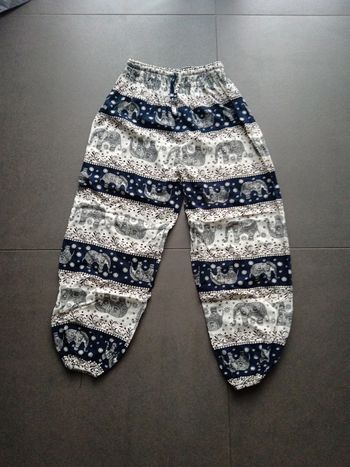 Pantalon indiqué 6 ans mais plutôt 8 ans